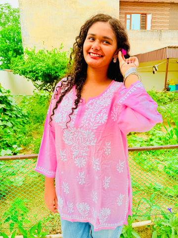 Baby Pink Lakhnavi Chikankari Short Kurti – Pure Cotton with Handcrafted White Embroidery 💗